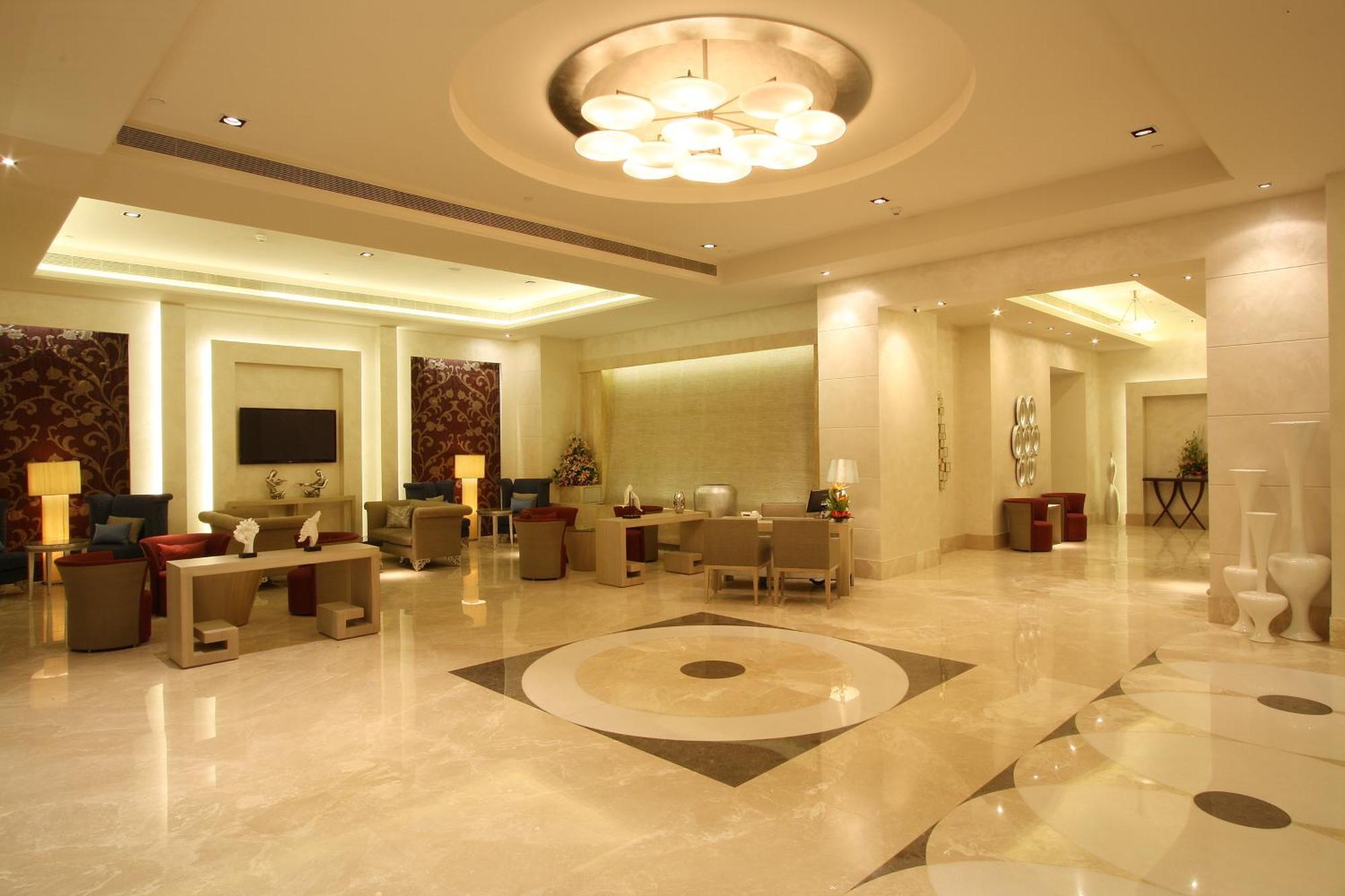 Radisson Hitec 5*